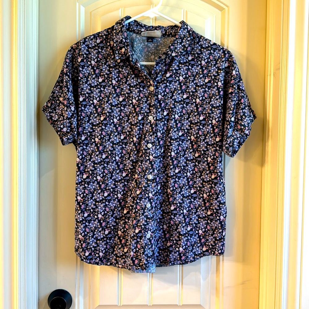 Universal Thread button up